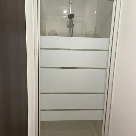 2 Rdc Henriville Lägenhet